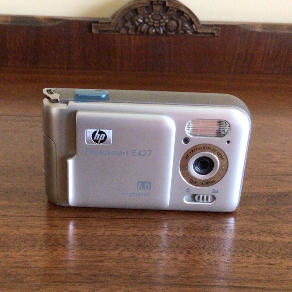 HP Photosmart E427 Compact Digital Camera